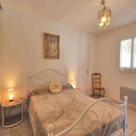 Four-bedroom Holiday In Йер