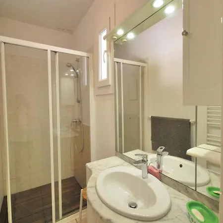 Four-bedroom Holiday In * Йер