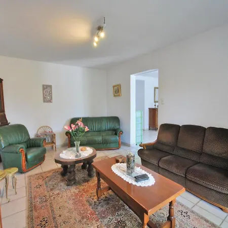 Дом отдыха Four-bedroom Holiday In Йер