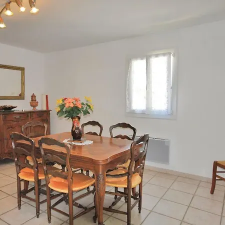 Four-bedroom Holiday In Йер
