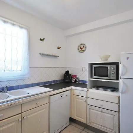 Four-bedroom Holiday In Дом отдыха Йер