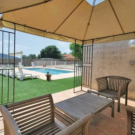 Дом отдыха Four-bedroom Holiday In *